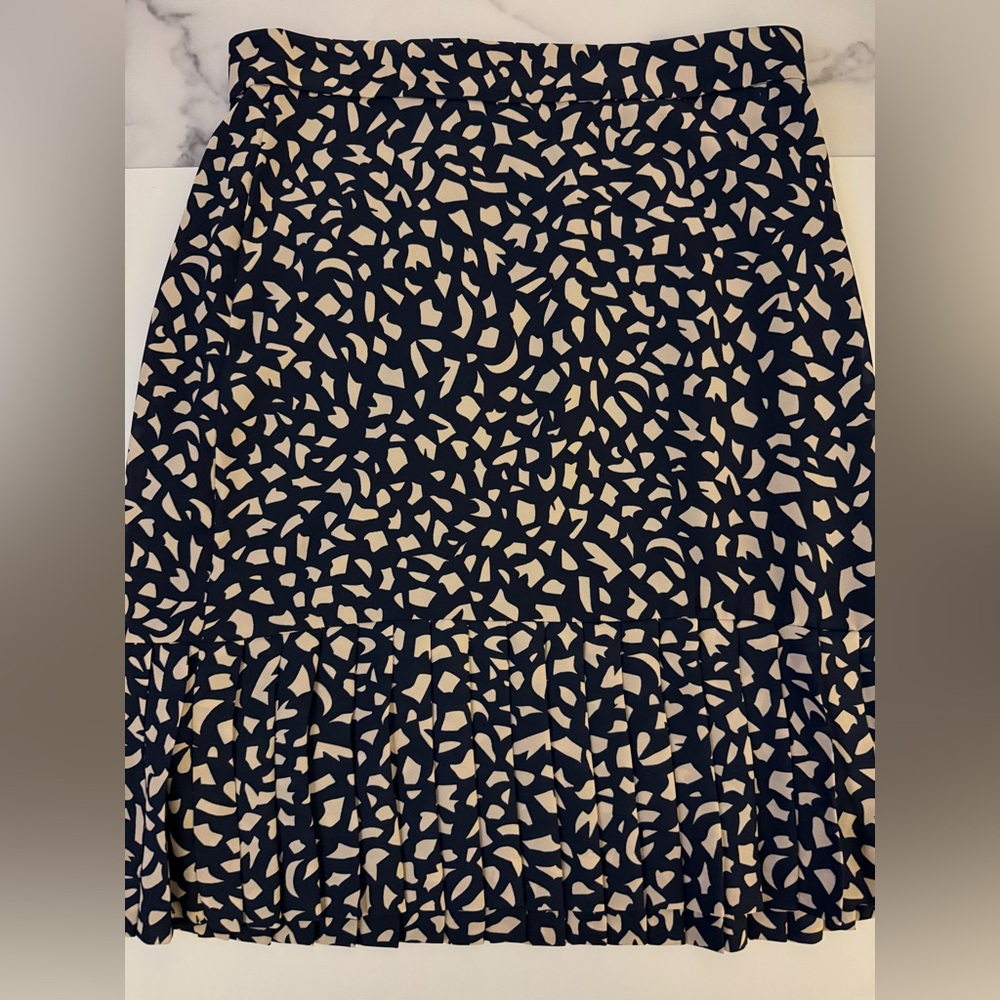 🔥HOT DEAL🔥Ann Taylor Navy and Beige Patterned Skirt